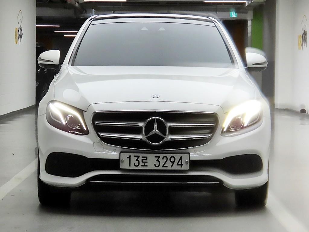벤츠 E 클래스 E-클래스 W213 E300 4MATIC 아방가르드 이미지 1