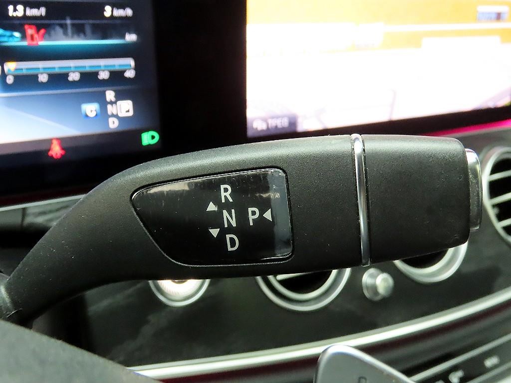 벤츠 E 클래스 E-클래스 W213 E300 4MATIC 아방가르드 이미지 10