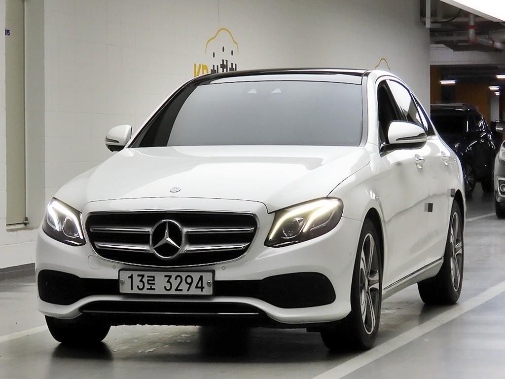 벤츠 E 클래스 E-클래스 W213 E300 4MATIC 아방가르드 이미지 2