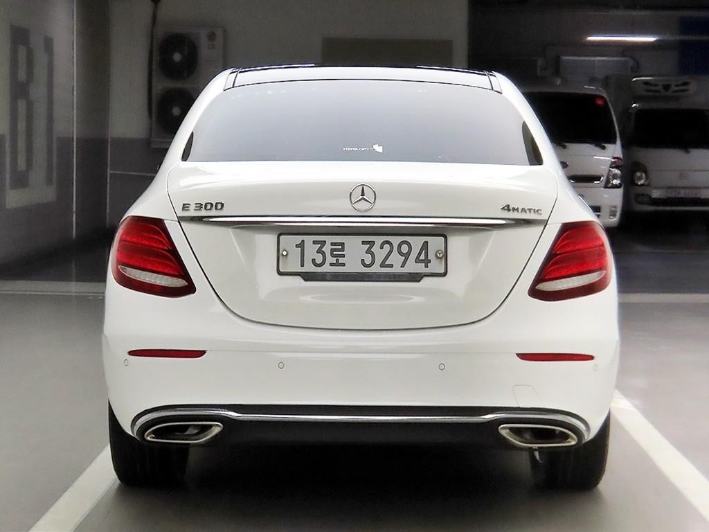 벤츠 E 클래스 E-클래스 W213 E300 4MATIC 아방가르드 이미지 3