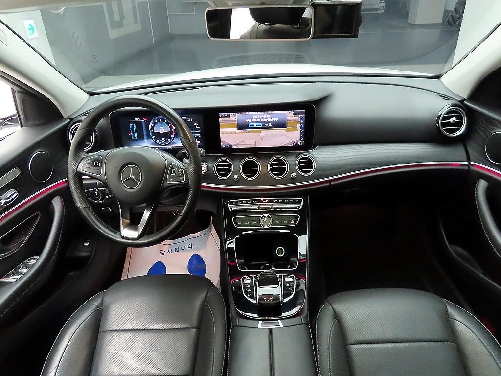 벤츠 E 클래스 E-클래스 W213 E300 4MATIC 아방가르드 이미지 8