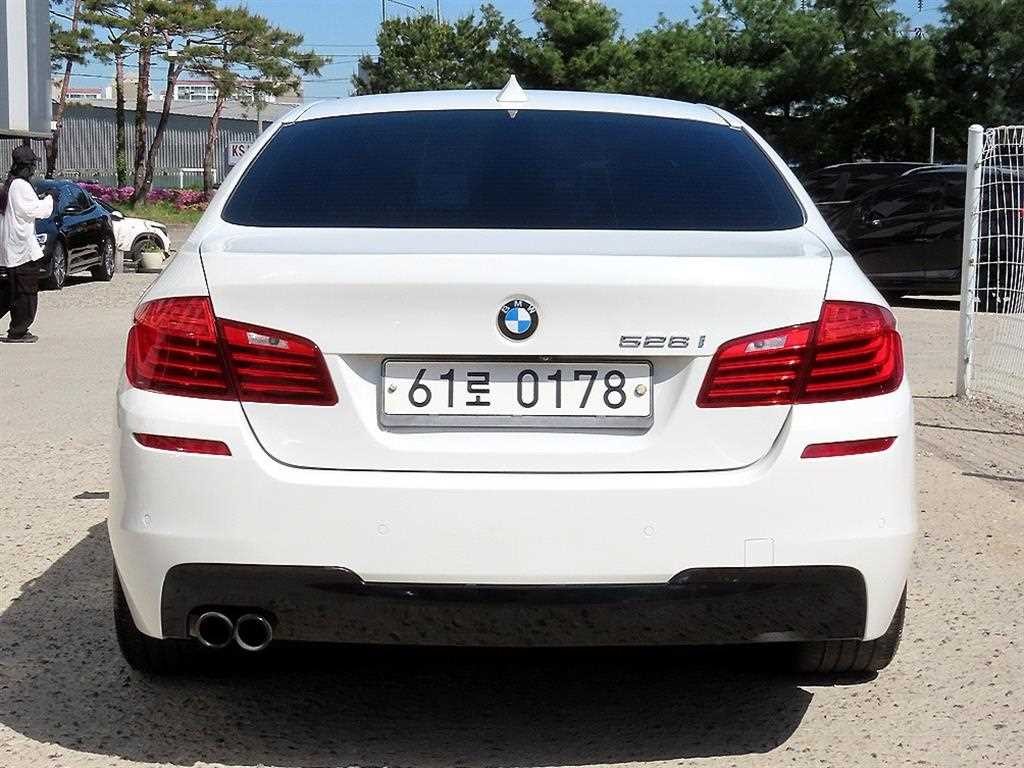BMW 5시리즈 5시리즈 (F10) 528i M 에어로 다이나믹 이미지 4