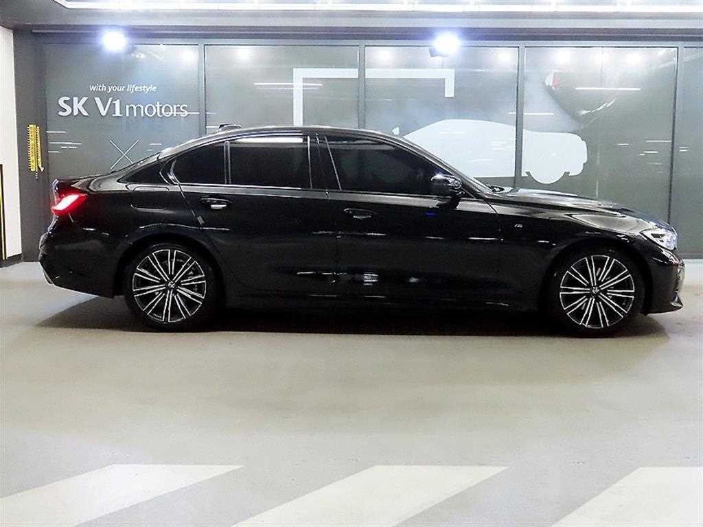 BMW 3시리즈 3시리즈 (G20) 320i M 스포츠 이미지 3