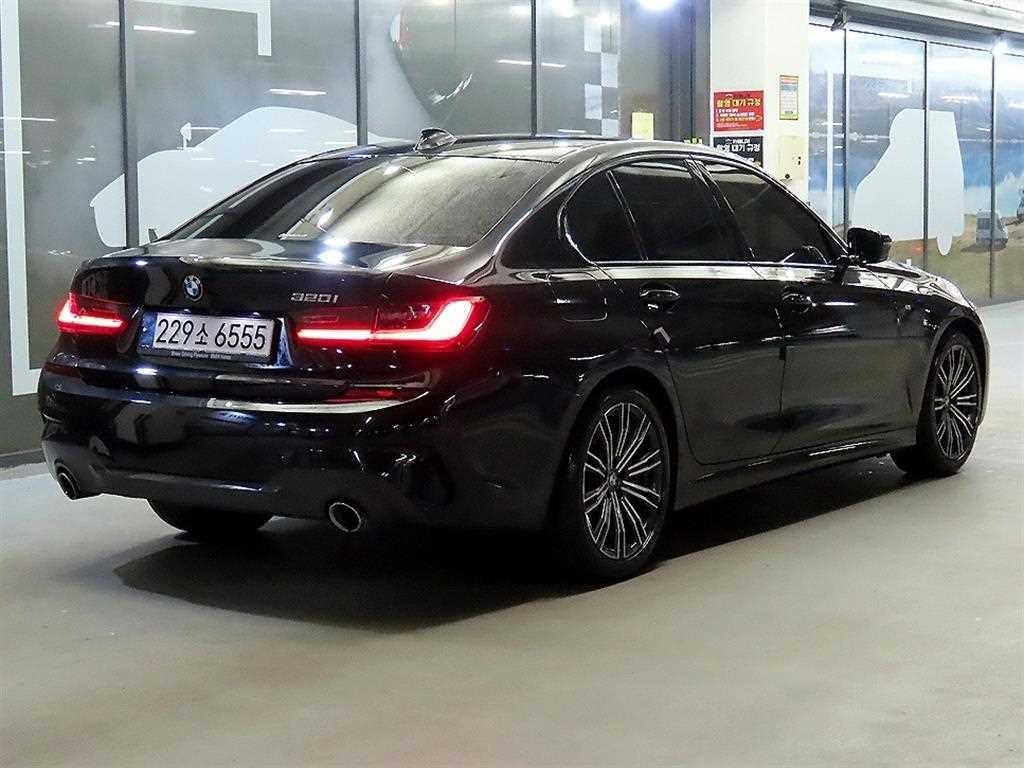 BMW 3시리즈 3시리즈 (G20) 320i M 스포츠 이미지 4