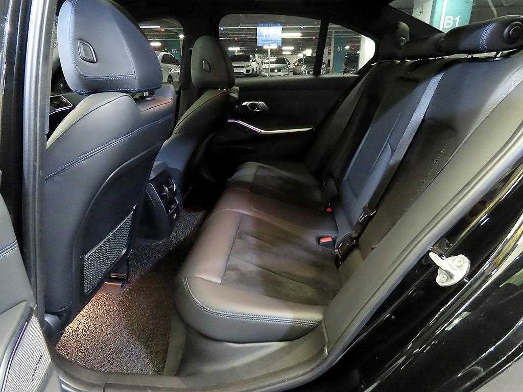 BMW 3시리즈 3시리즈 (G20) 320i M 스포츠 이미지 7