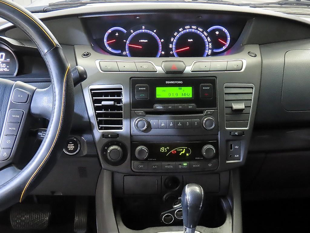 KG모빌리티(쌍용) 코란도 코란도투리스모 2WD GT 9인승 이미지 12