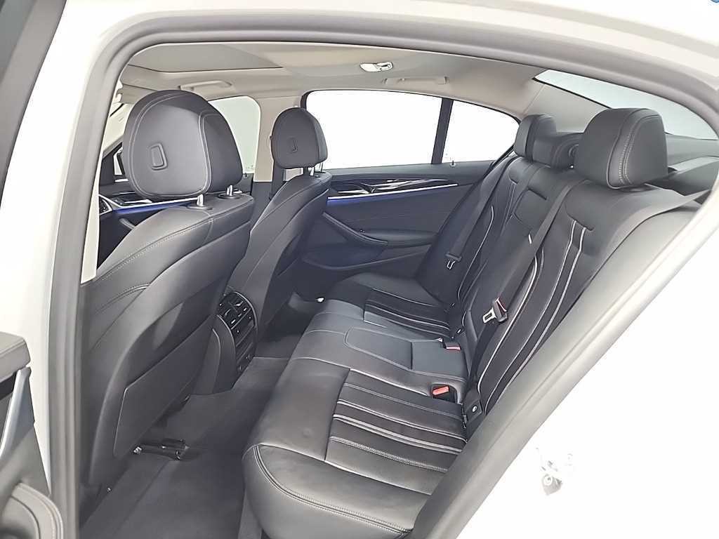 BMW 5시리즈 5시리즈 (G30) 520i 럭셔리 이미지 12