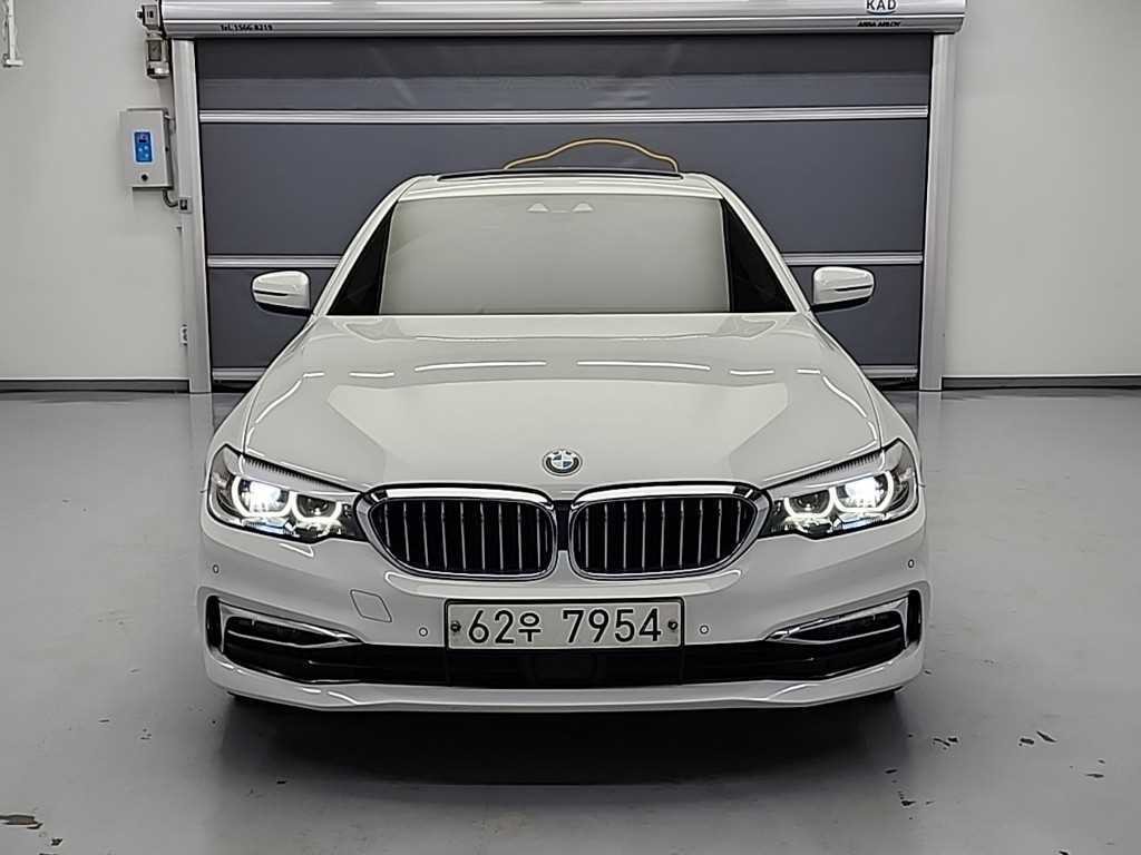 BMW 5시리즈 5시리즈 (G30) 520i 럭셔리 이미지 2