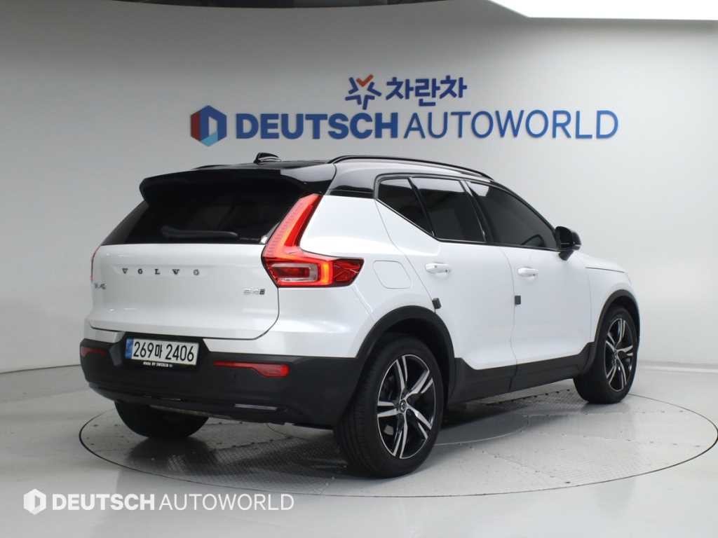 볼보 XC40 B4 AWD R-디자인 이미지 2