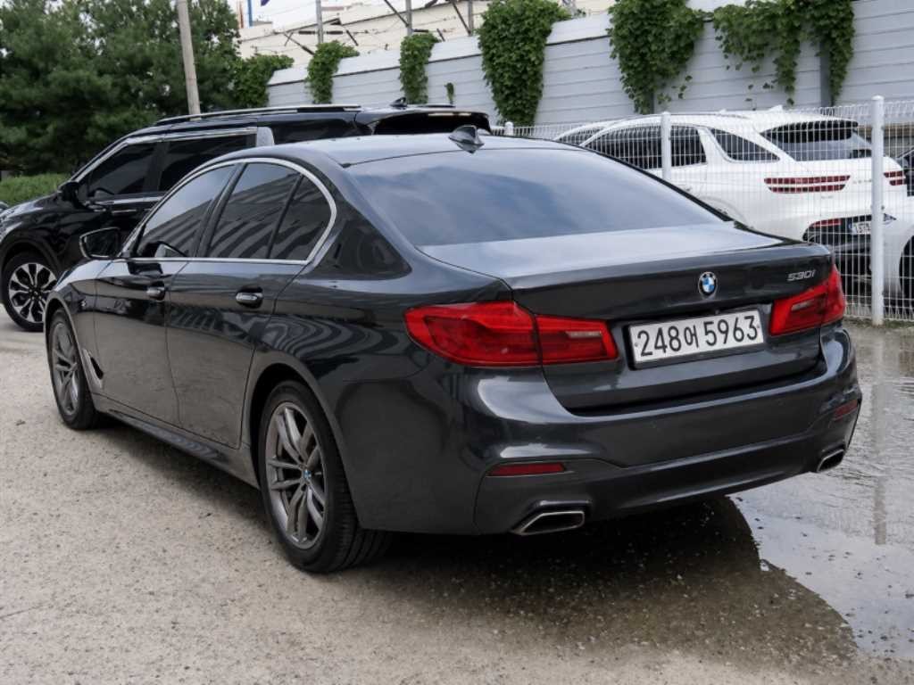 BMW 5시리즈 5시리즈 (G30) 530i M 스포츠 플러스 이미지 4