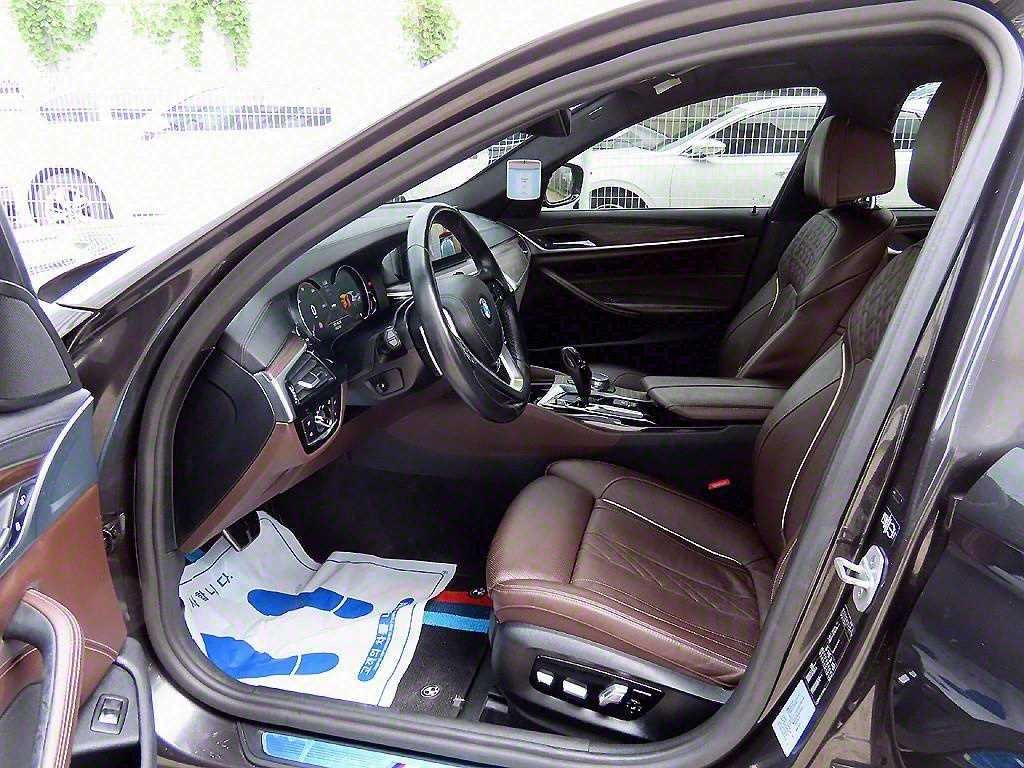 BMW 5시리즈 5시리즈 (G30) 530i M 스포츠 플러스 이미지 5