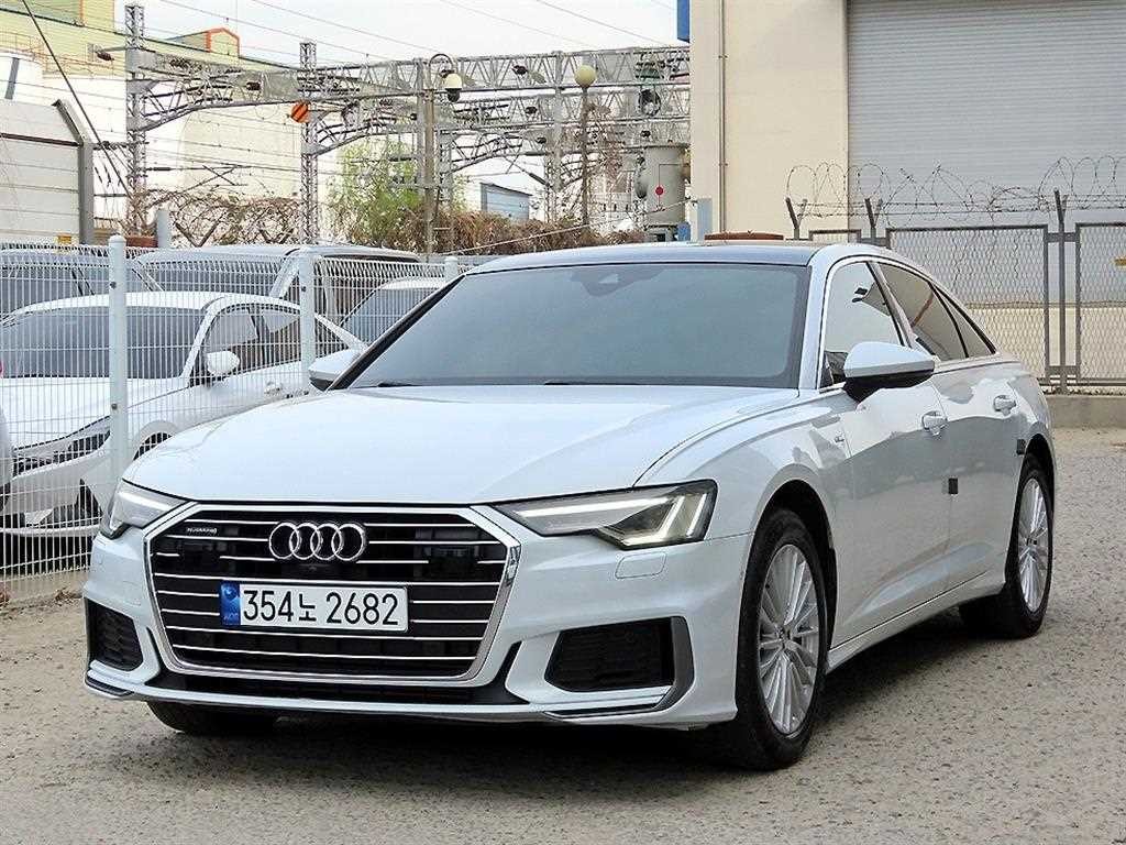 아우디 A6 A6 (C8) 45 TFSI 콰트로 프리미엄 이미지 2
