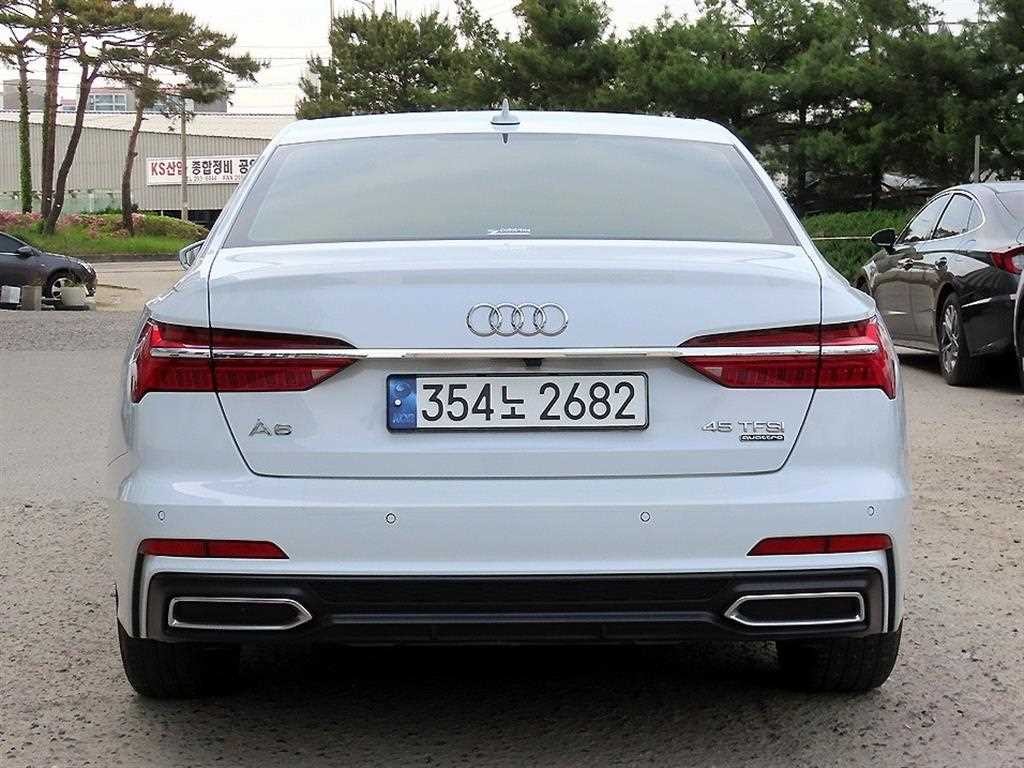 아우디 A6 A6 (C8) 45 TFSI 콰트로 프리미엄 이미지 4
