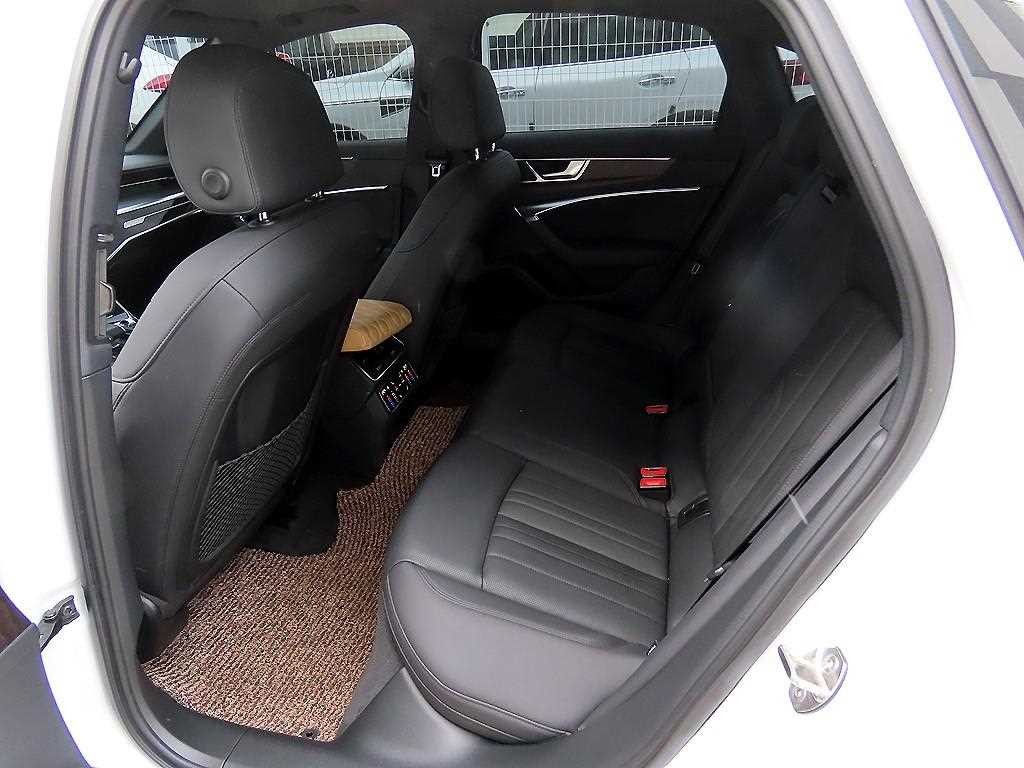 아우디 A6 A6 (C8) 45 TFSI 콰트로 프리미엄 이미지 6
