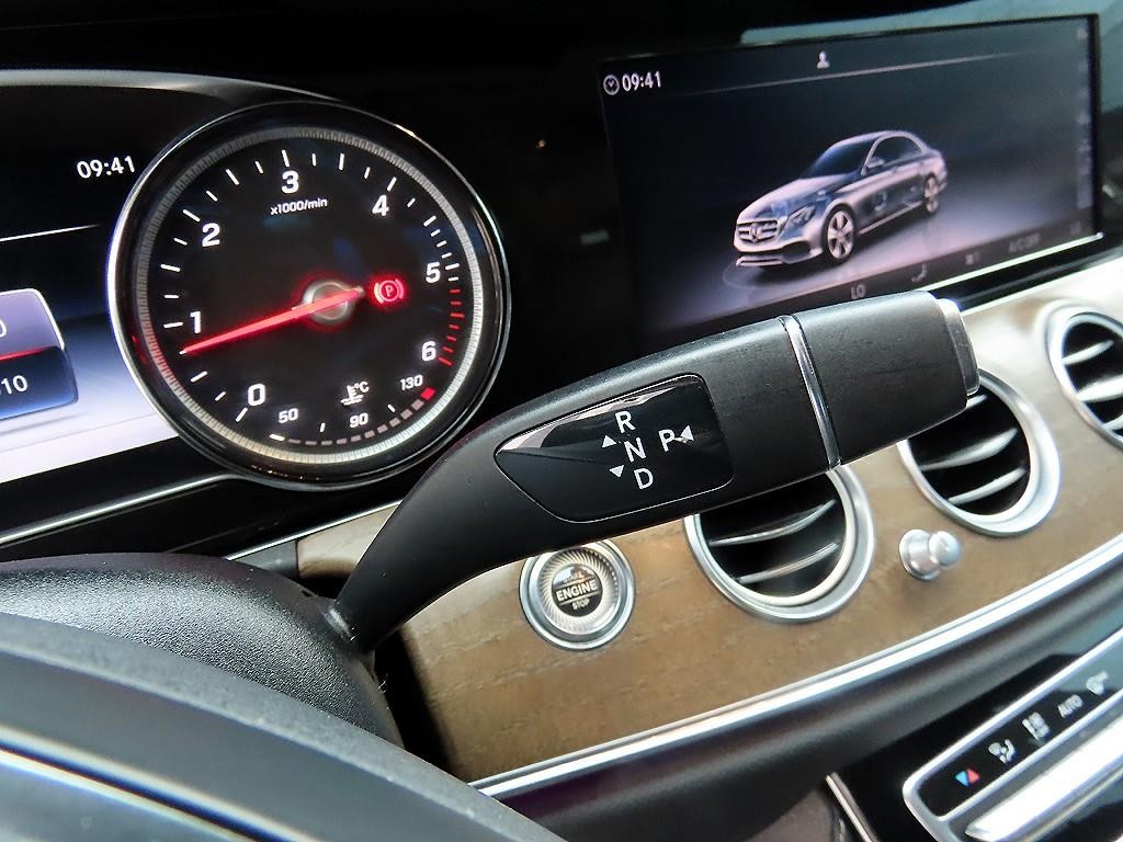 벤츠 E 클래스 E-클래스 W213 E220d 4MATIC 익스클루시브 이미지 11