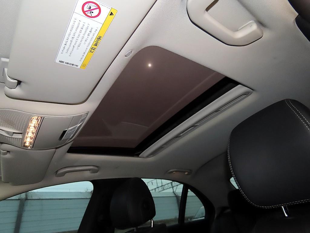 벤츠 E 클래스 E-클래스 W213 E220d 4MATIC 익스클루시브 이미지 16