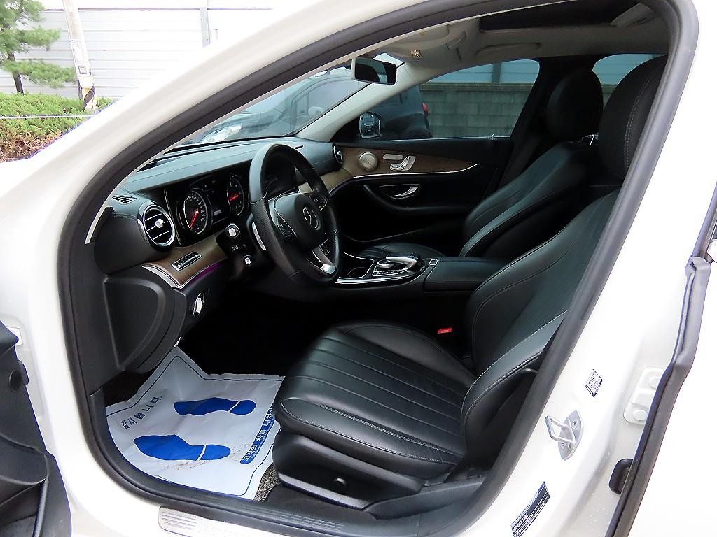 벤츠 E 클래스 E-클래스 W213 E220d 4MATIC 익스클루시브 이미지 5