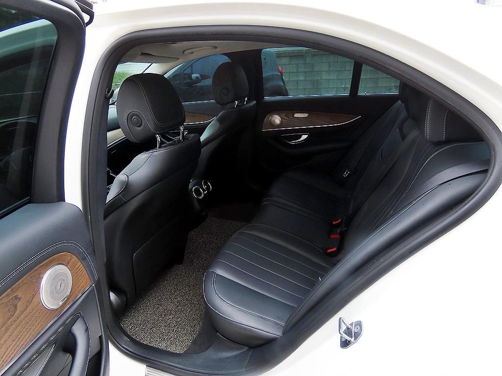벤츠 E 클래스 E-클래스 W213 E220d 4MATIC 익스클루시브 이미지 6