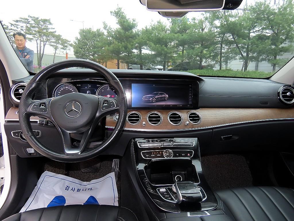 벤츠 E 클래스 E-클래스 W213 E220d 4MATIC 익스클루시브 이미지 7