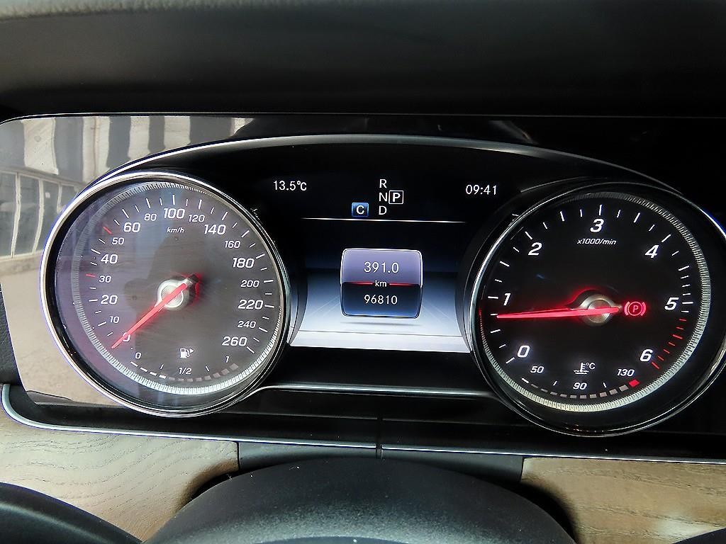 벤츠 E 클래스 E-클래스 W213 E220d 4MATIC 익스클루시브 이미지 9