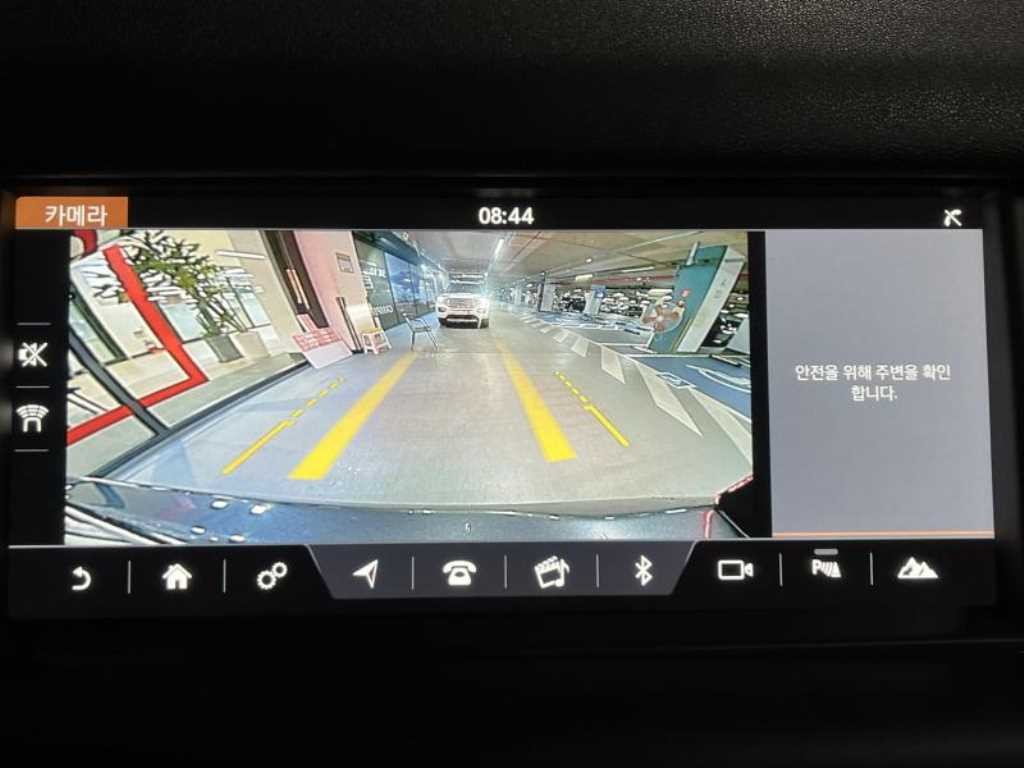 랜드로버 디스커버리 스포츠 2.0 TD4 SE 이미지 9