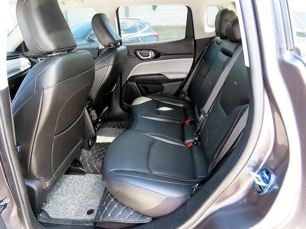 지프 컴패스 컴패스 2세대 2.4 AWD 리미티드 이미지 6