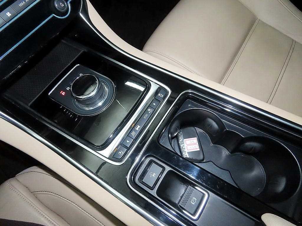 재규어 XE 2.0D 프레스티지 이미지 11