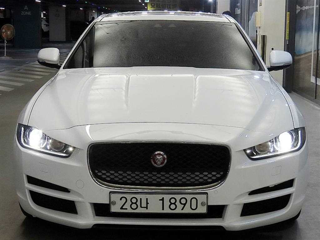 재규어 XE 2.0D 프레스티지 이미지 2