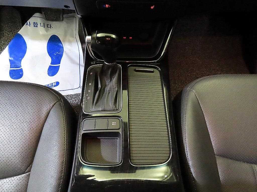기아 쏘렌토 뉴 쏘렌토 R 2WD 2.0 TLX 스페셜 이미지 12