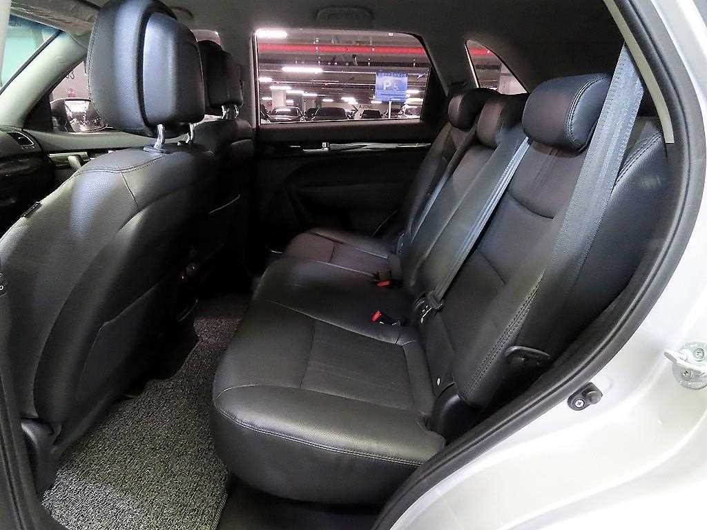 기아 쏘렌토 뉴 쏘렌토 R 2WD 2.0 TLX 스페셜 이미지 7
