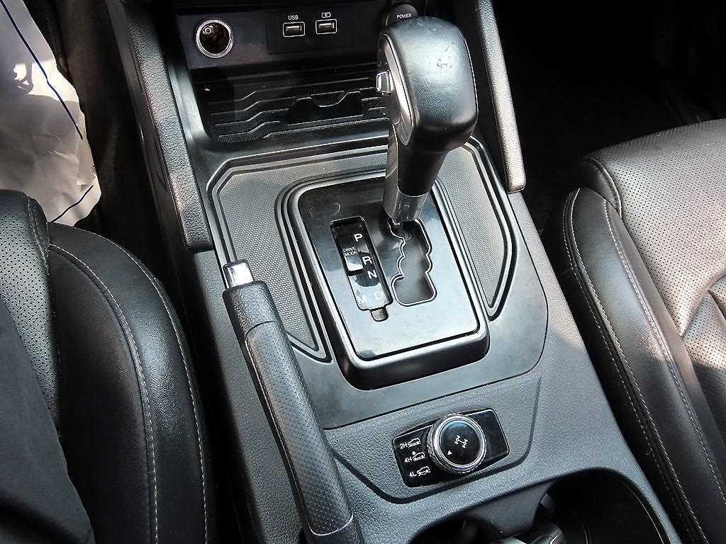 KG모빌리티(쌍용) 렉스턴 더 뉴 렉스턴 스포츠 디젤 2.2 4WD 프레스티지 이미지 10