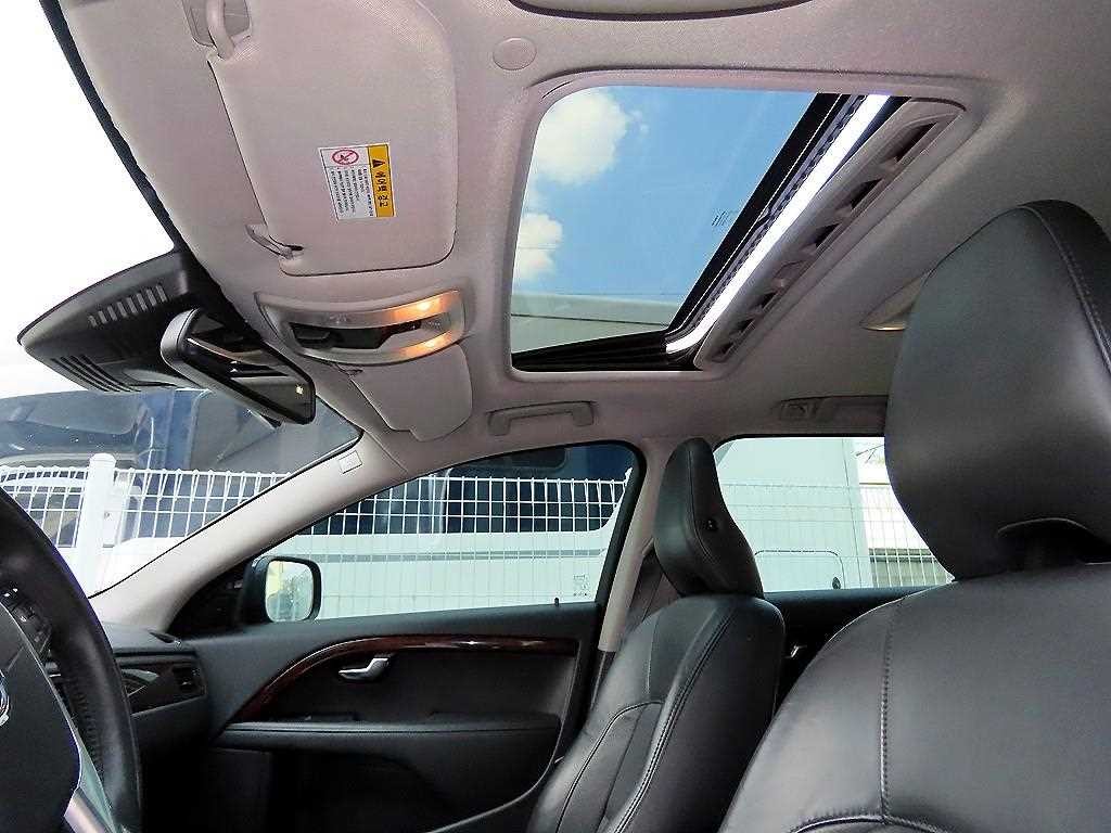 볼보 XC70 D5 이미지 17