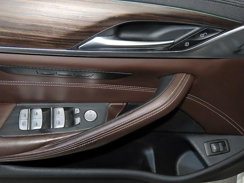 BMW 5시리즈 5시리즈 (G30) 530i M 스포츠 플러스 이미지 13
