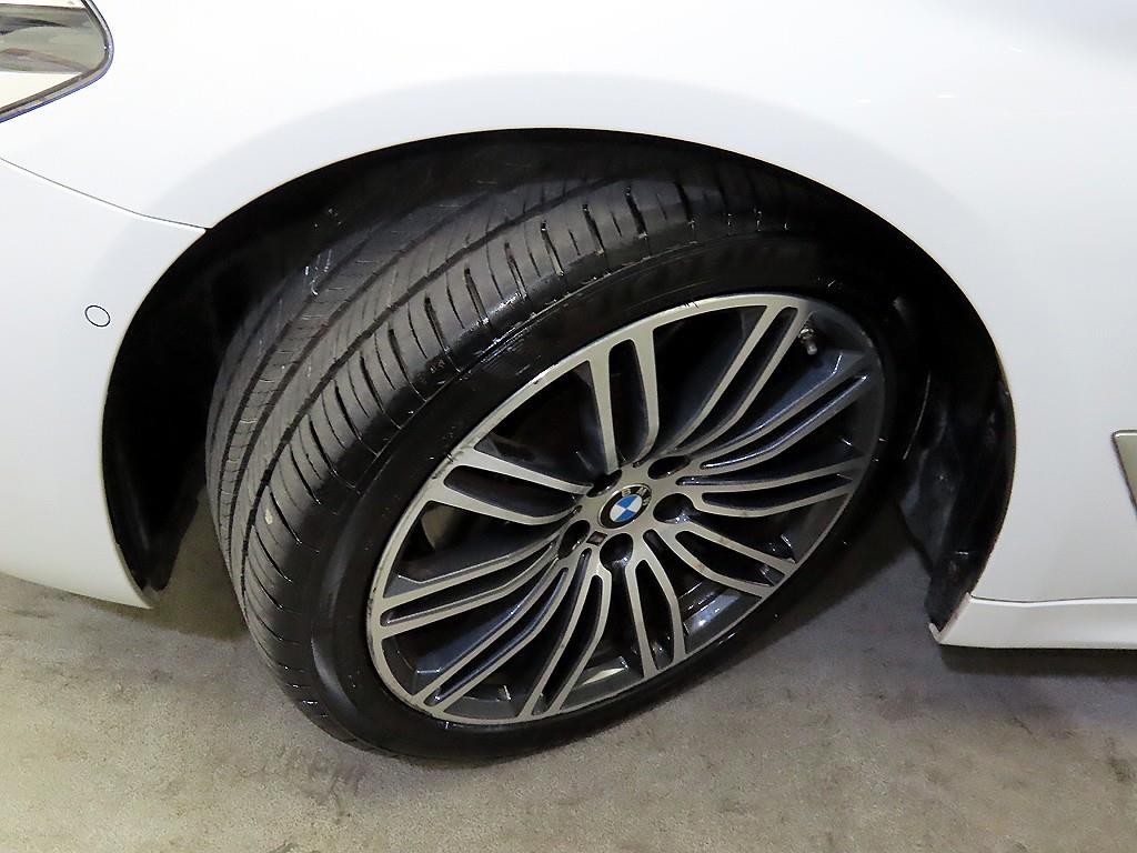 BMW 5시리즈 5시리즈 (G30) 530i M 스포츠 플러스 이미지 20