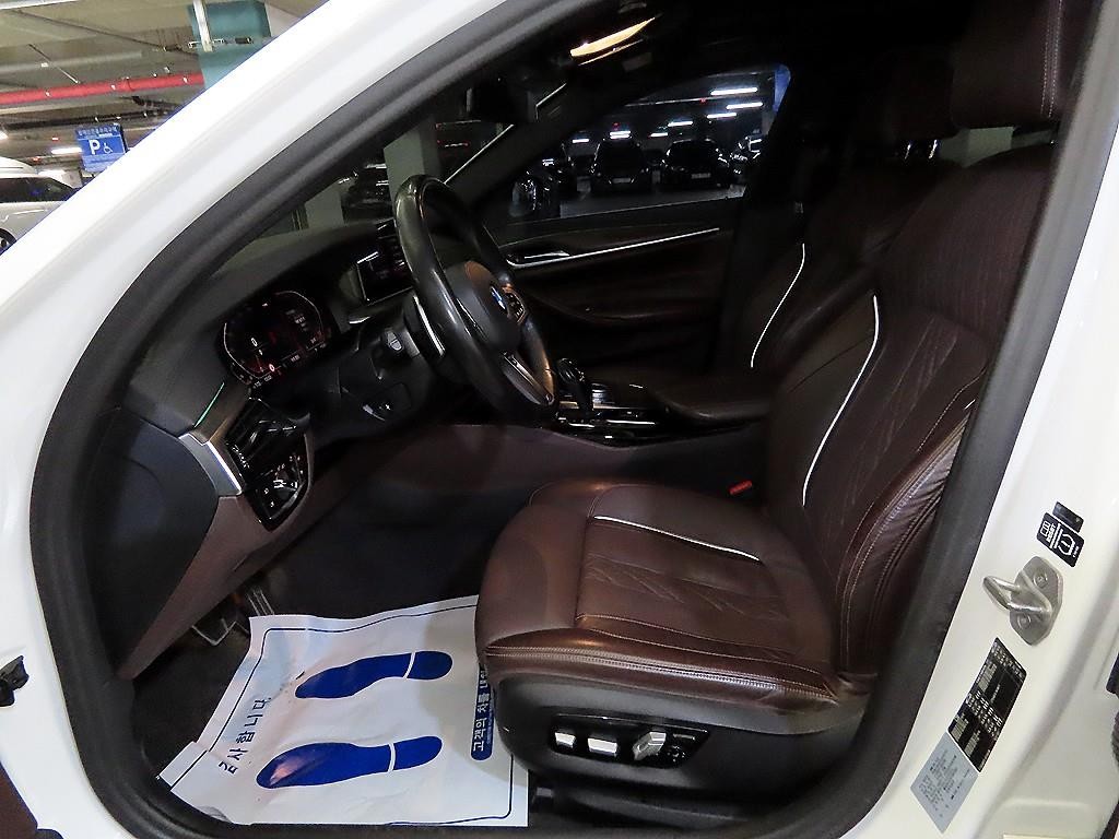 BMW 5시리즈 5시리즈 (G30) 530i M 스포츠 플러스 이미지 6