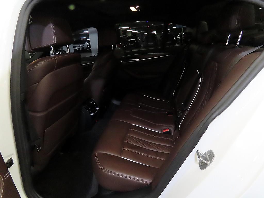 BMW 5시리즈 5시리즈 (G30) 530i M 스포츠 플러스 이미지 7