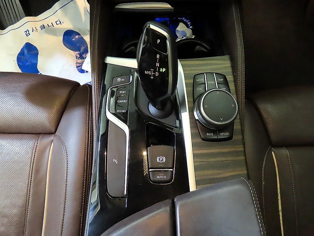 BMW 5시리즈 5시리즈 (G30) 520d M 스포츠 플러스 이미지 12
