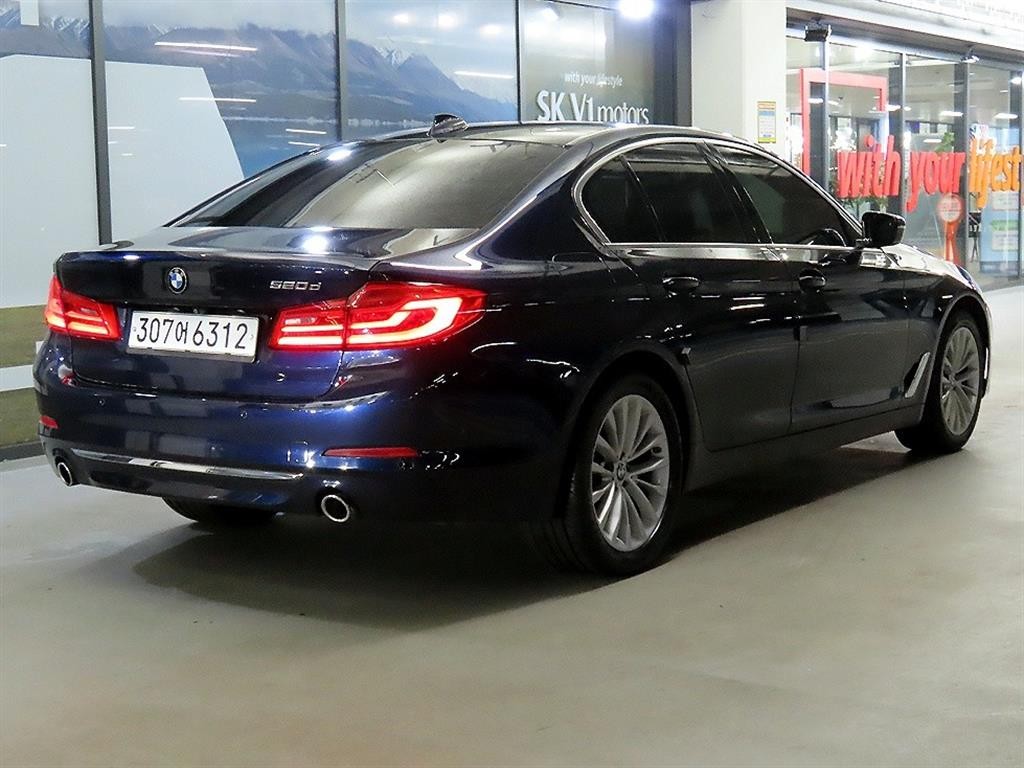 BMW 5시리즈 5시리즈 (G30) 520d M 스포츠 플러스 이미지 4