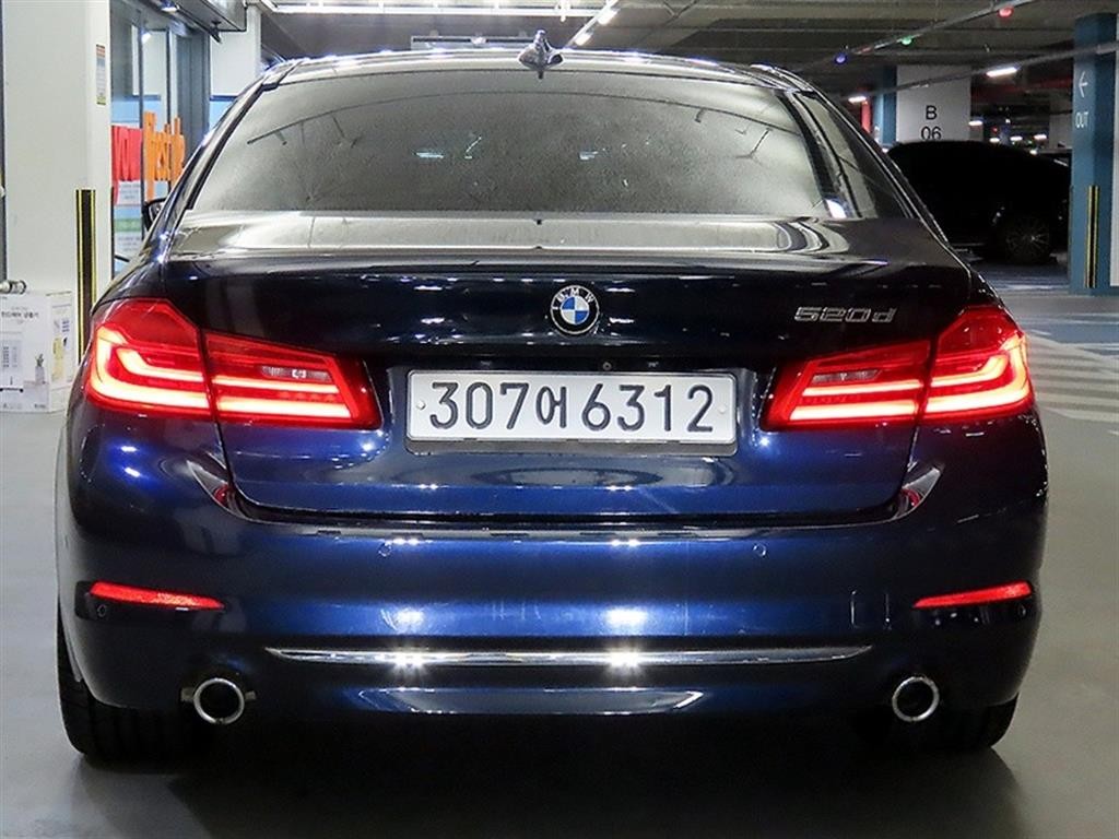 BMW 5시리즈 5시리즈 (G30) 520d M 스포츠 플러스 이미지 5