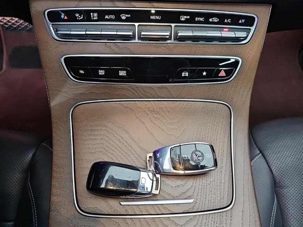 벤츠 E 클래스 E-클래스 W213 E220d 4MATIC 익스클루시브 이미지 13