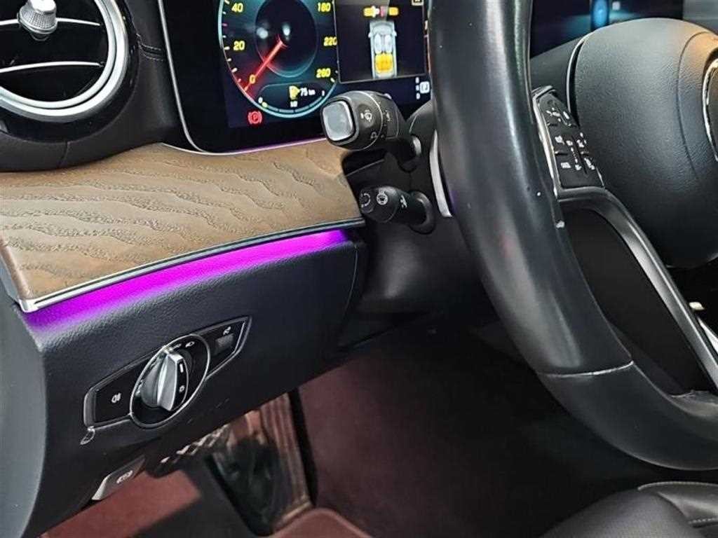 벤츠 E 클래스 E-클래스 W213 E220d 4MATIC 익스클루시브 이미지 15