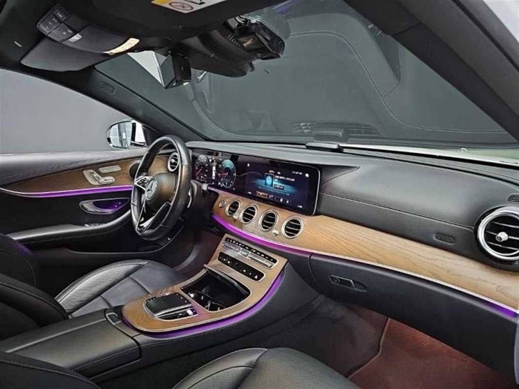 벤츠 E 클래스 E-클래스 W213 E220d 4MATIC 익스클루시브 이미지 17