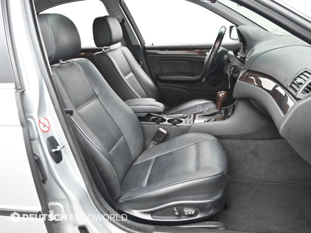BMW 3시리즈 325I 세단 이미지 10