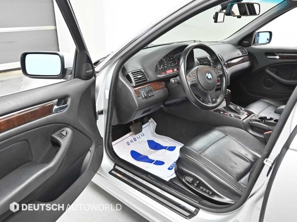 BMW 3시리즈 325I 세단 이미지 11