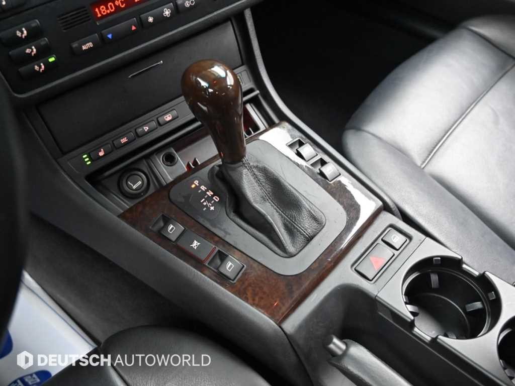 BMW 3시리즈 325I 세단 이미지 9