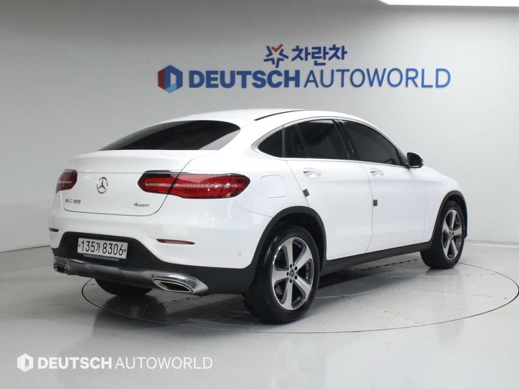벤츠 GLC 클래스 GLC클래스 X253 GLC 300 4MATIC 쿠페 이미지 2