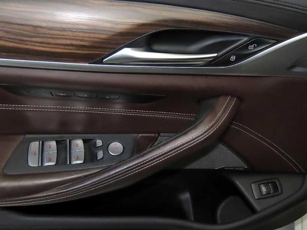 BMW 5시리즈 5시리즈 (G30) 520d xDrive 럭셔리 플러스 이미지 14