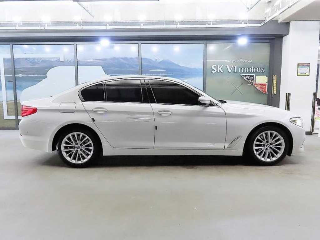 BMW 5시리즈 5시리즈 (G30) 520d xDrive 럭셔리 플러스 이미지 3