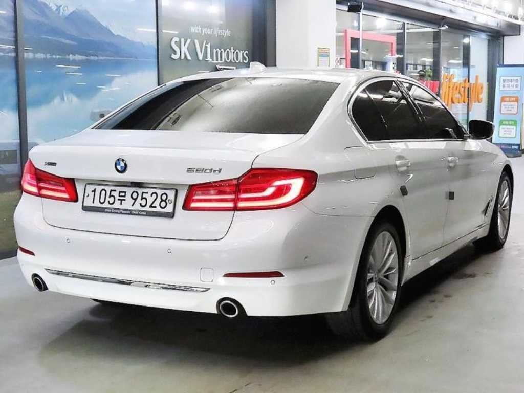 BMW 5시리즈 5시리즈 (G30) 520d xDrive 럭셔리 플러스 이미지 4