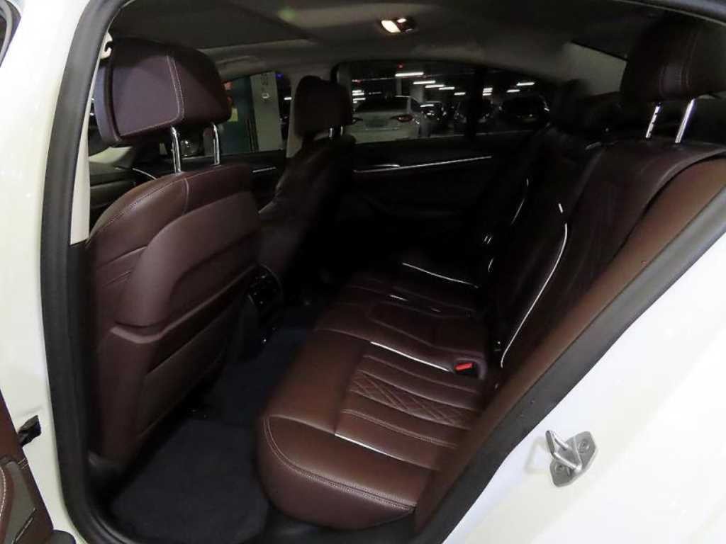 BMW 5시리즈 5시리즈 (G30) 520d xDrive 럭셔리 플러스 이미지 7